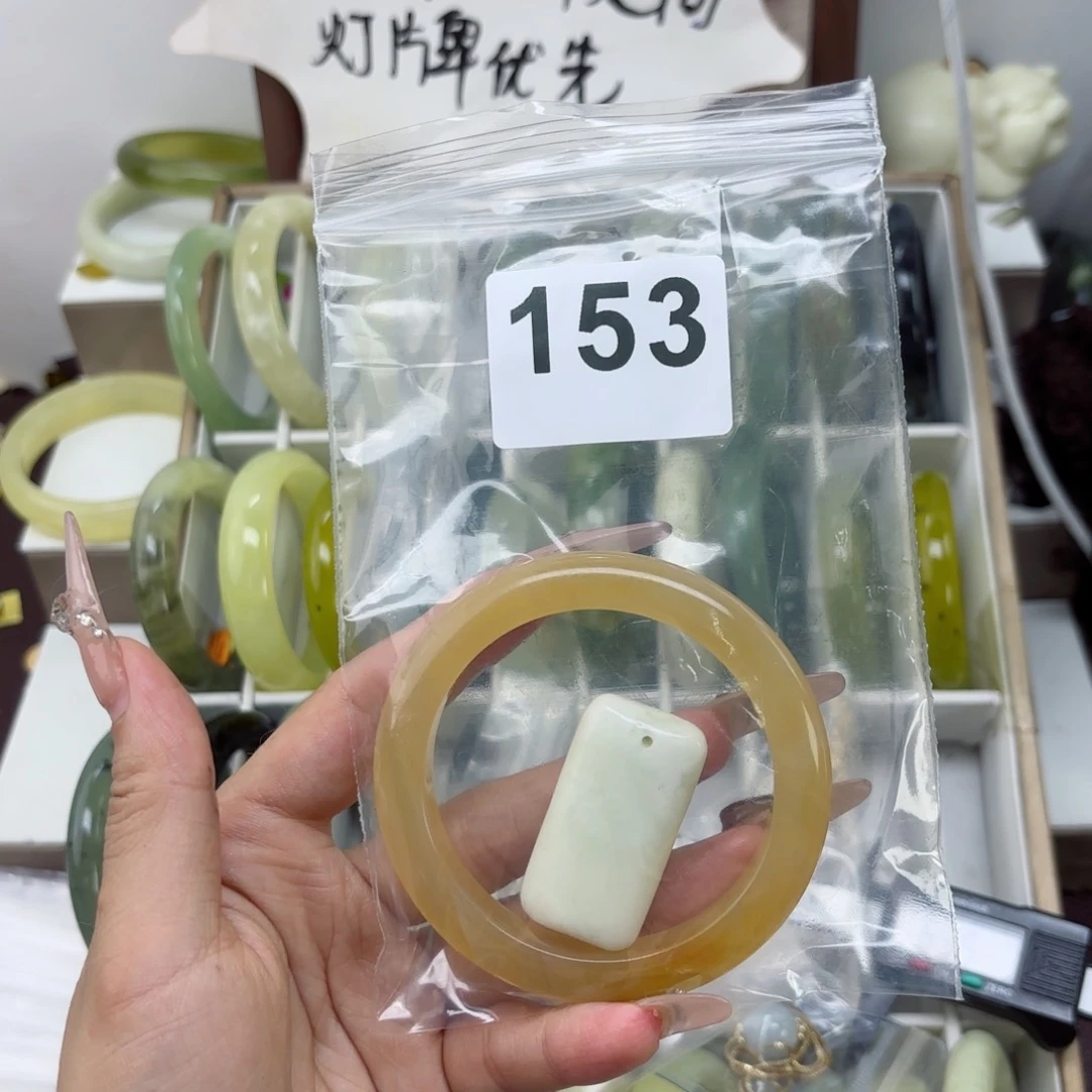 蛇纹石玉未镶嵌手镯没****着