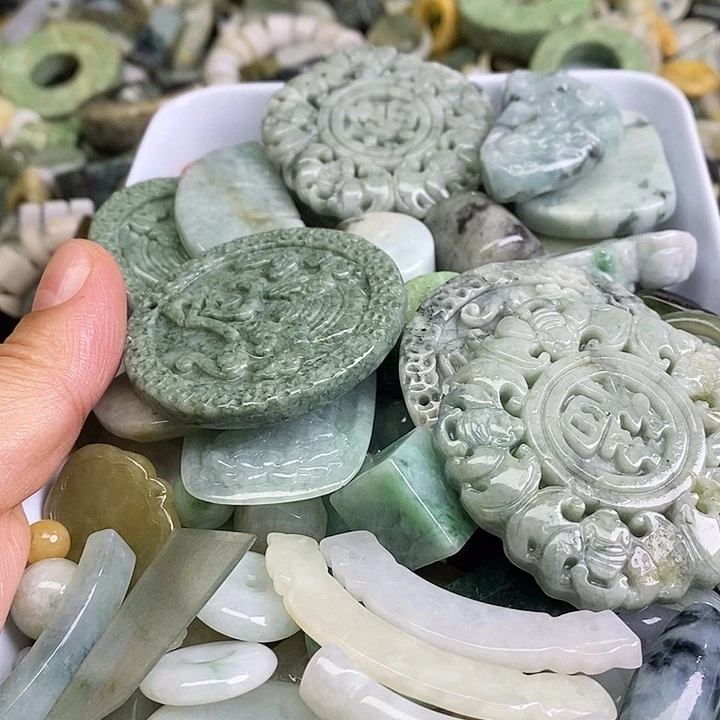 风***钟翡翠未镶嵌颈饰天然翡翠36