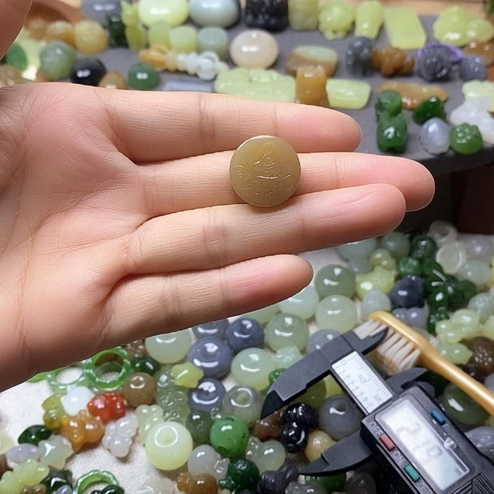 未镶嵌和田玉挂件佛