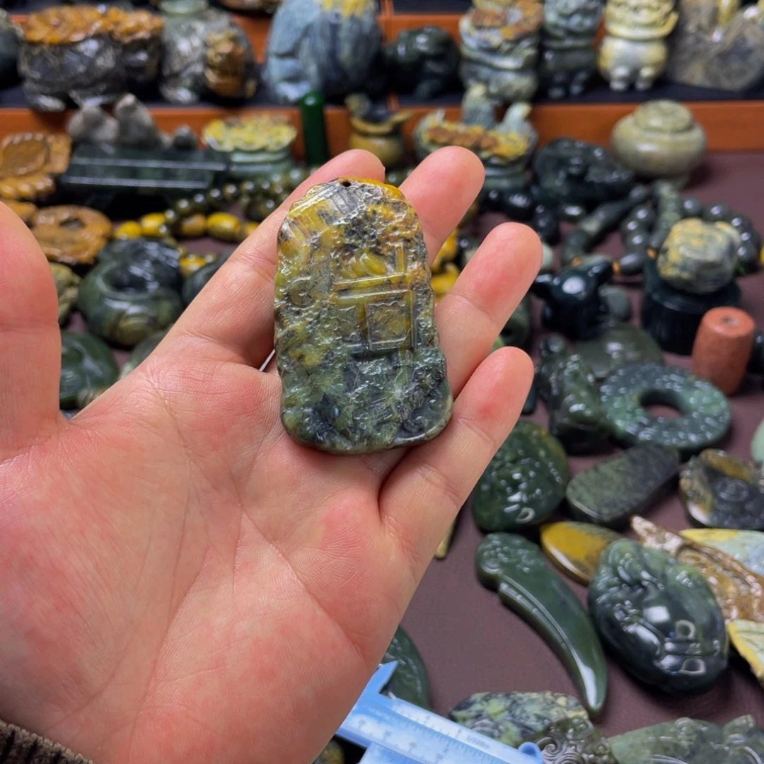 【闪购商品】未镶嵌岫岩河磨玉（透闪石质玉）挂件