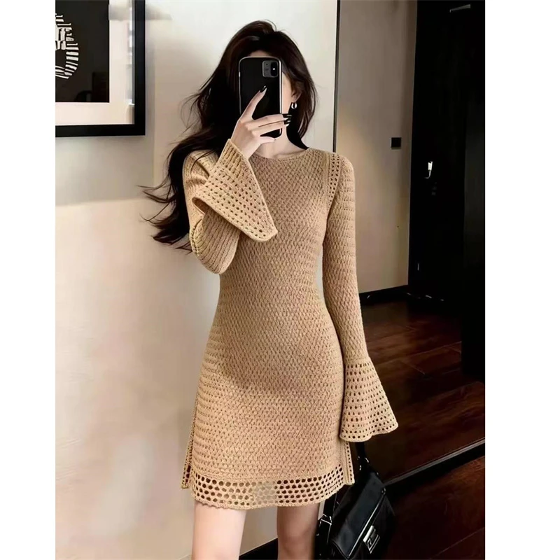 法式卡其色镂空针织连衣裙女冬季气质女神范收腰包臀短裙