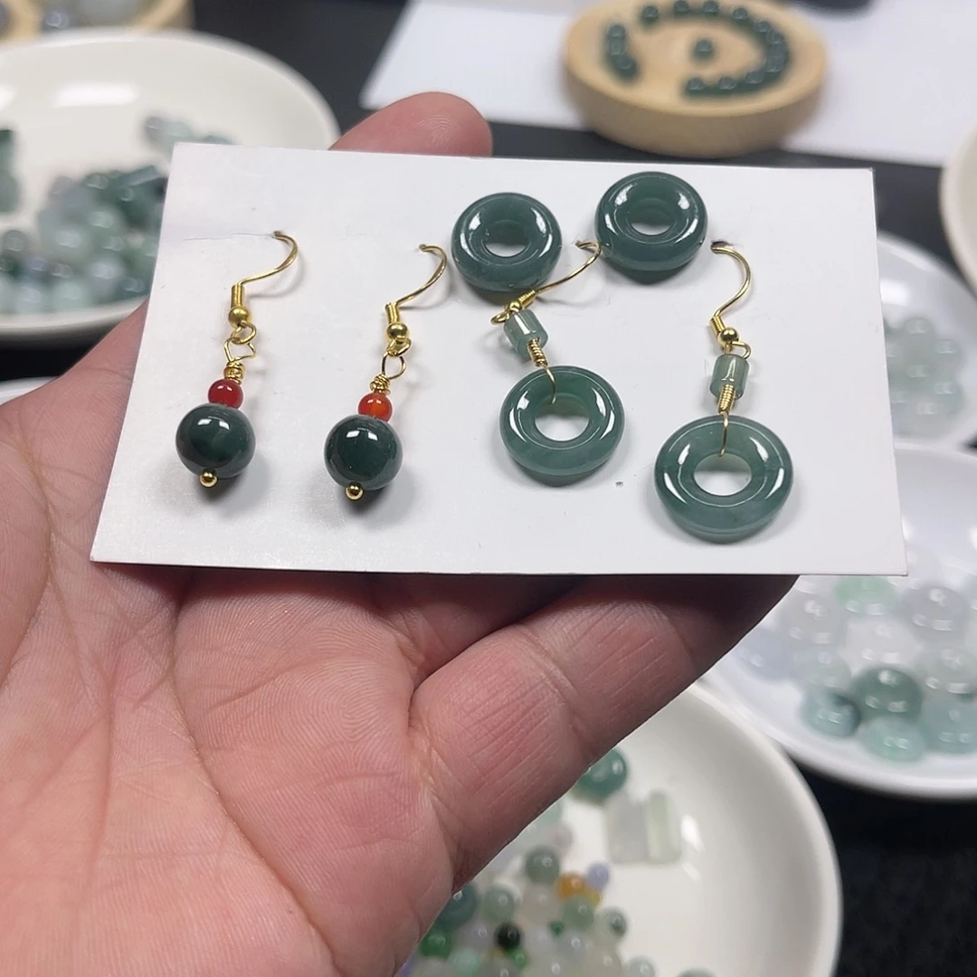 翡翠未镶嵌颈饰还没穿好的那两个甜甜圈一起9.9