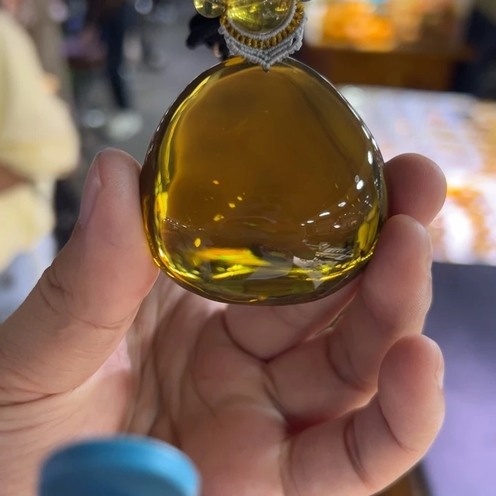 琥珀未镶嵌颈饰琥珀吊坠29克