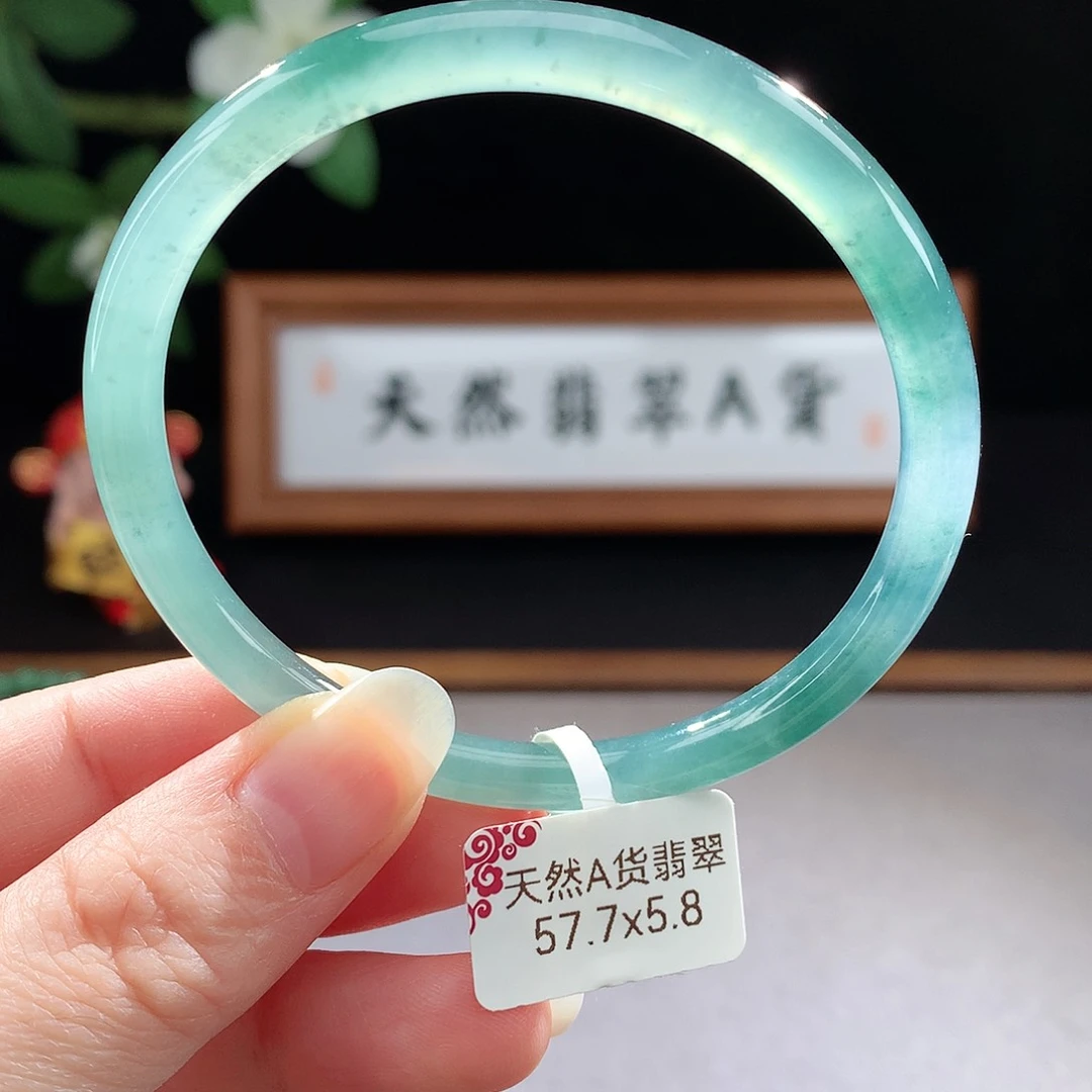 未镶嵌手镯（圆镯）翡翠