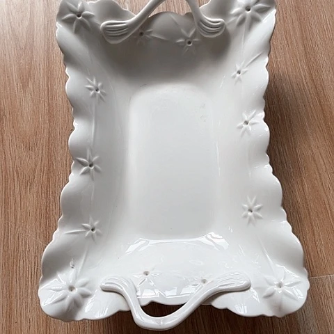 白瓷双耳盘子一个