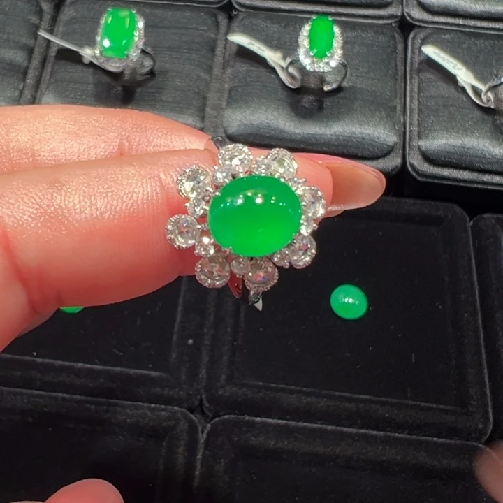 翡翠18K金镶嵌戒指冰阳绿女戒