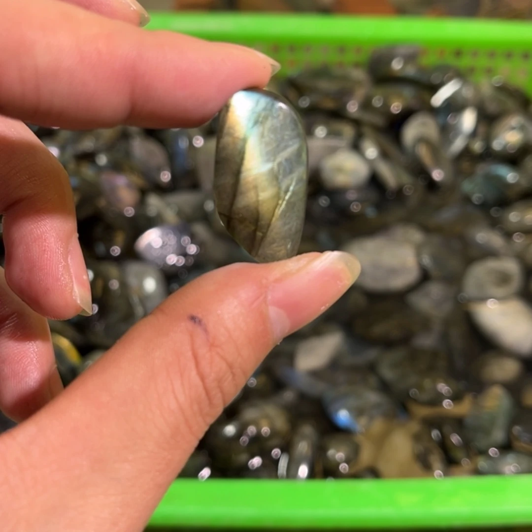 拉长石吊坠未镶嵌昭*