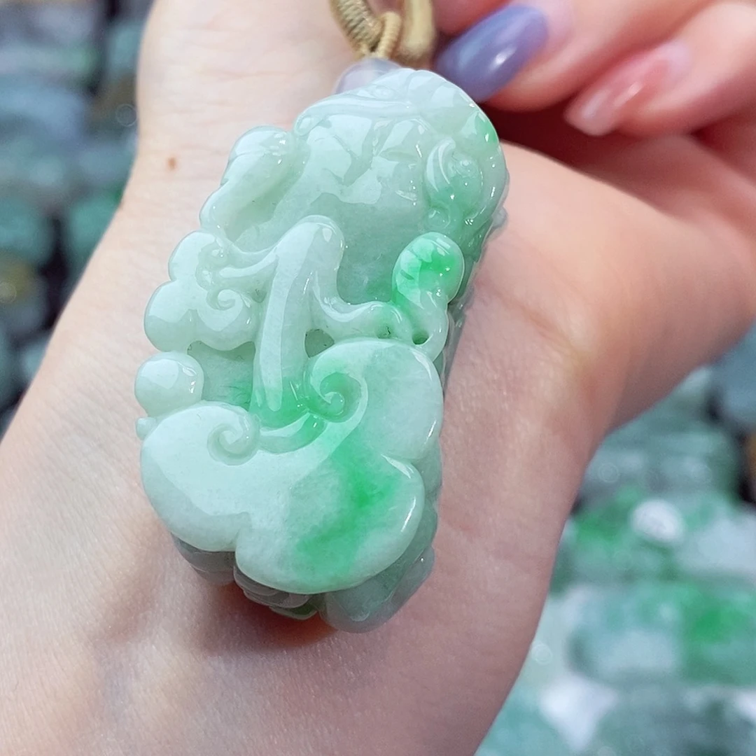 颈饰未镶嵌翡翠天然