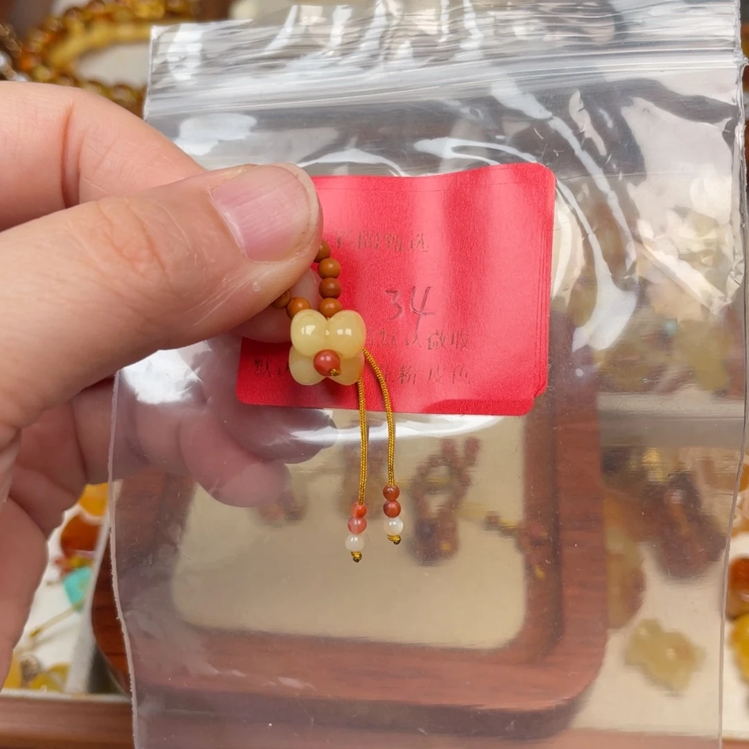 南***派裸石琥珀未镶嵌34，