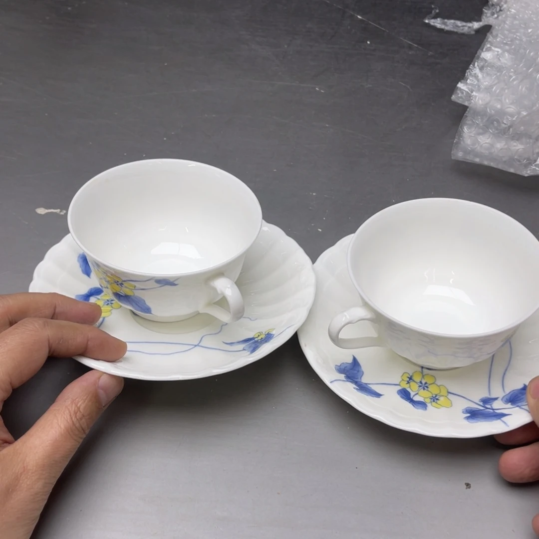 瓷片a**o密密麻麻地排列在一起
