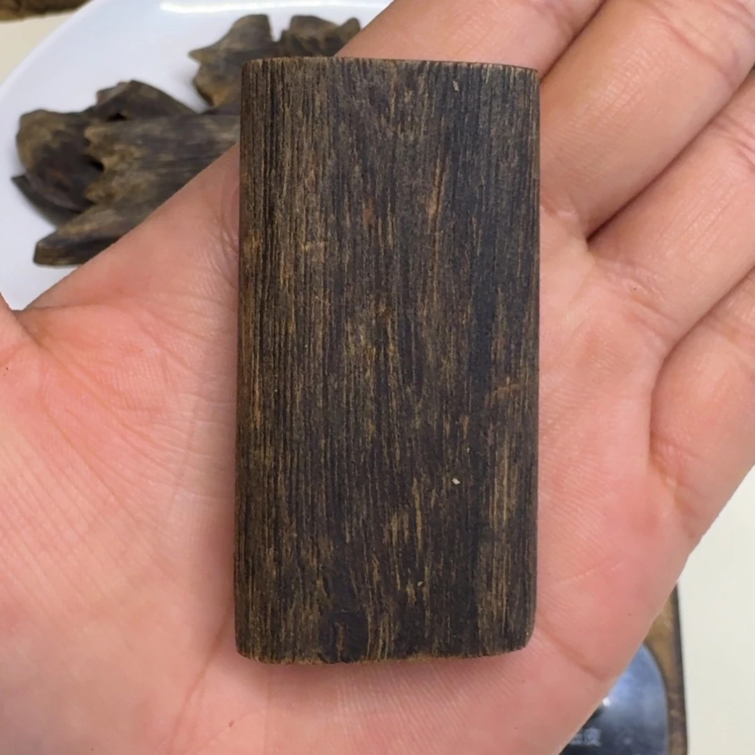 沉香碎屑沉香红骨凹身沉水牌20.5克