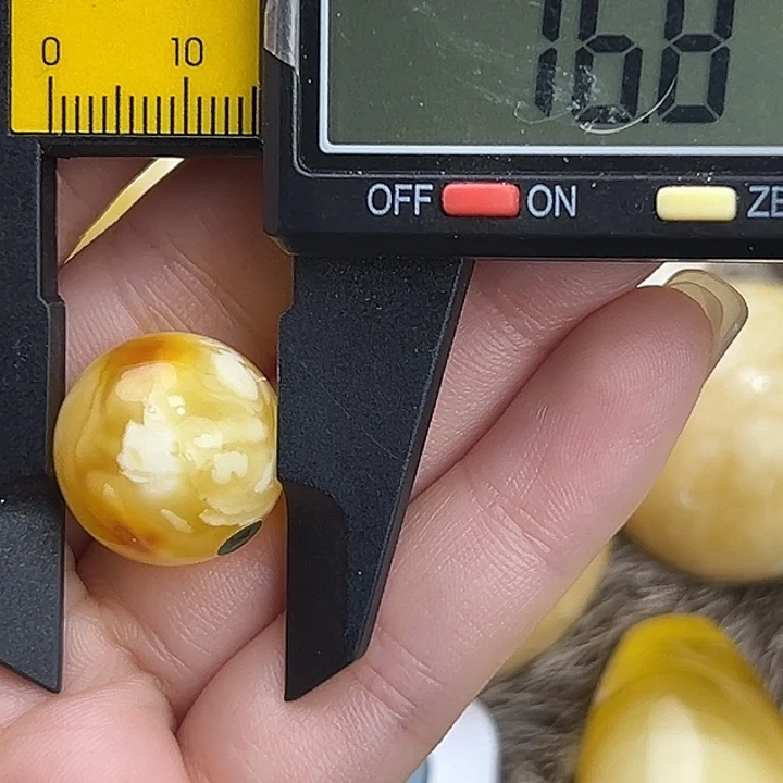 蜜蜡未镶嵌裸石微瑕459