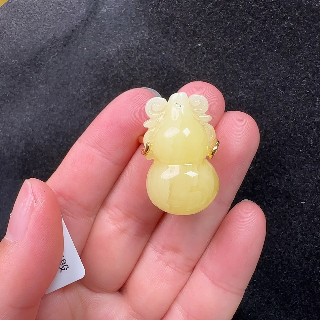 蜜蜡未镶嵌珠宝奇石