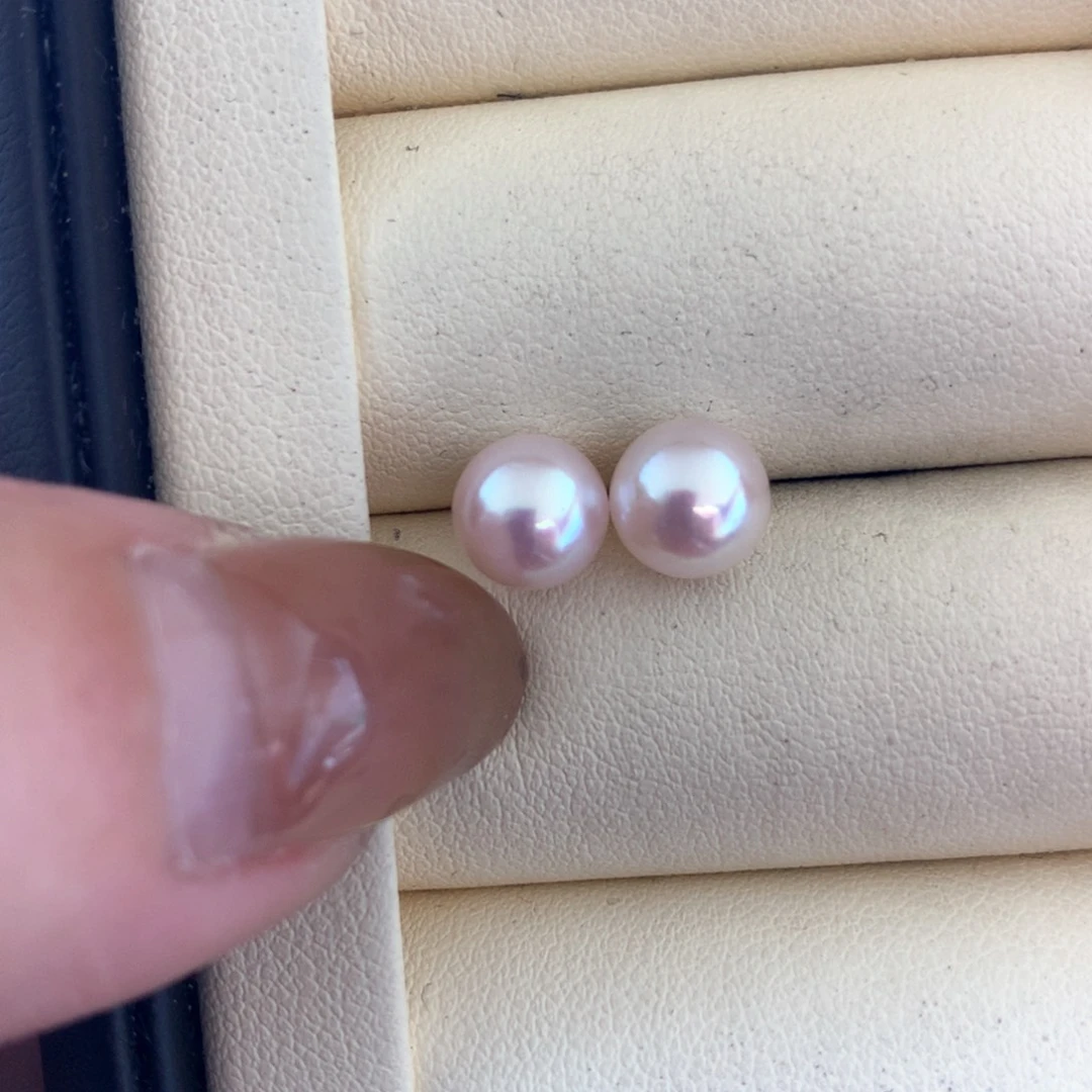 18K金镶嵌海水珍珠耳饰