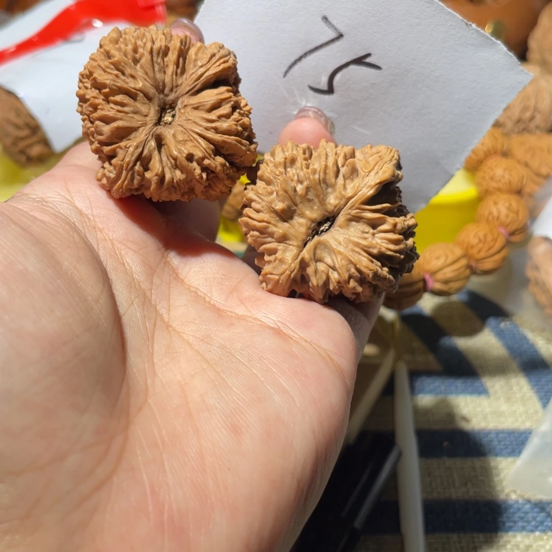 嘉***ᴺ吊坠文玩核桃75号南疆