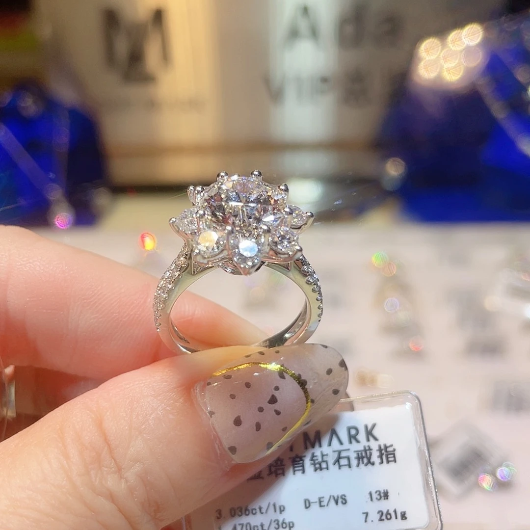 实验室培育钻石18K金镶嵌林****_3.03D-E/VS