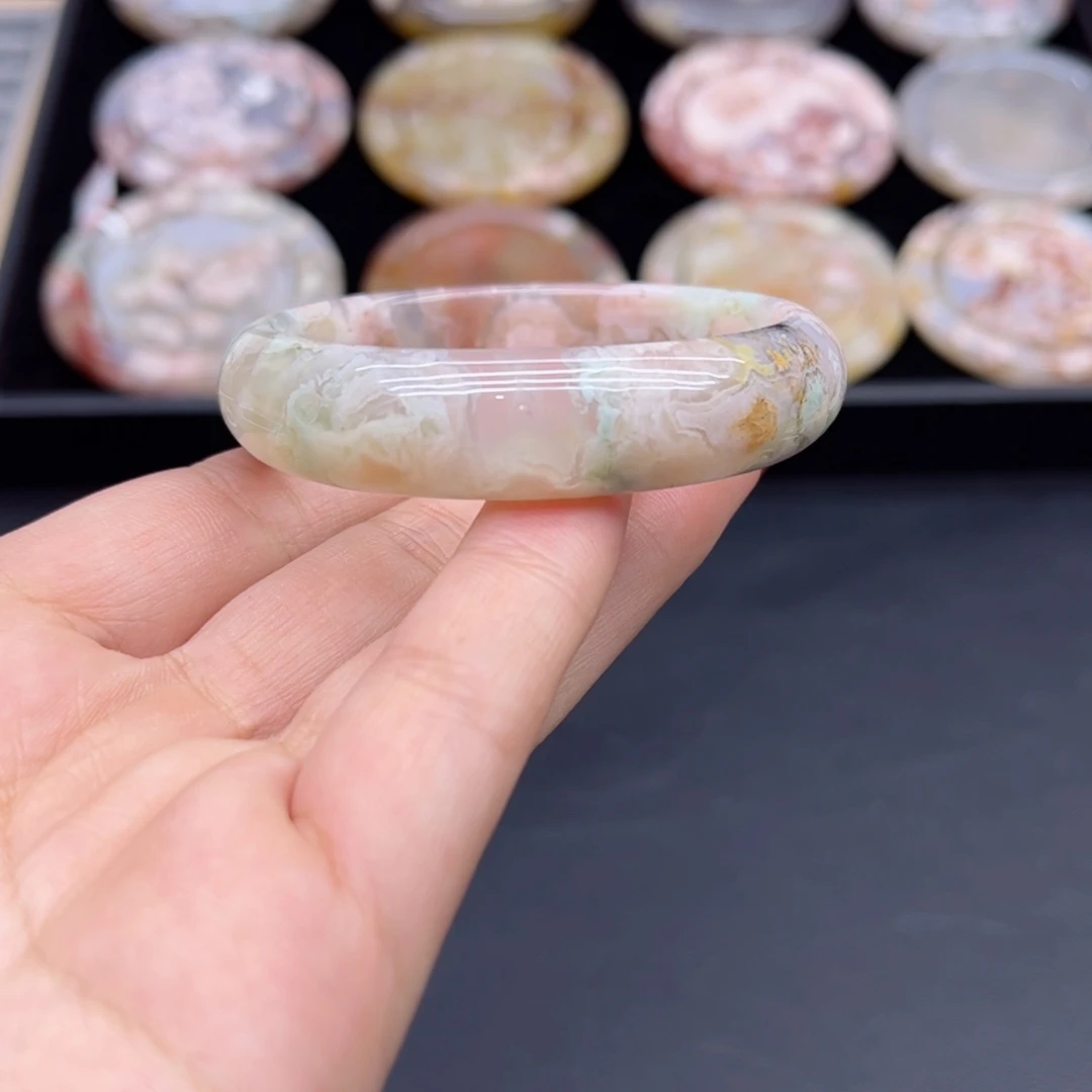 玛瑙/玉髓手镯未镶嵌51