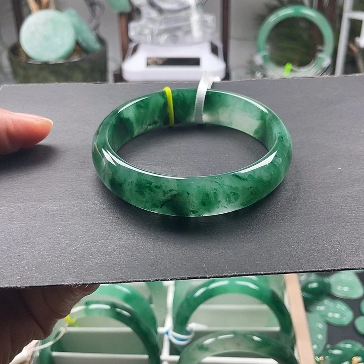 未镶嵌手镯石英质玉
