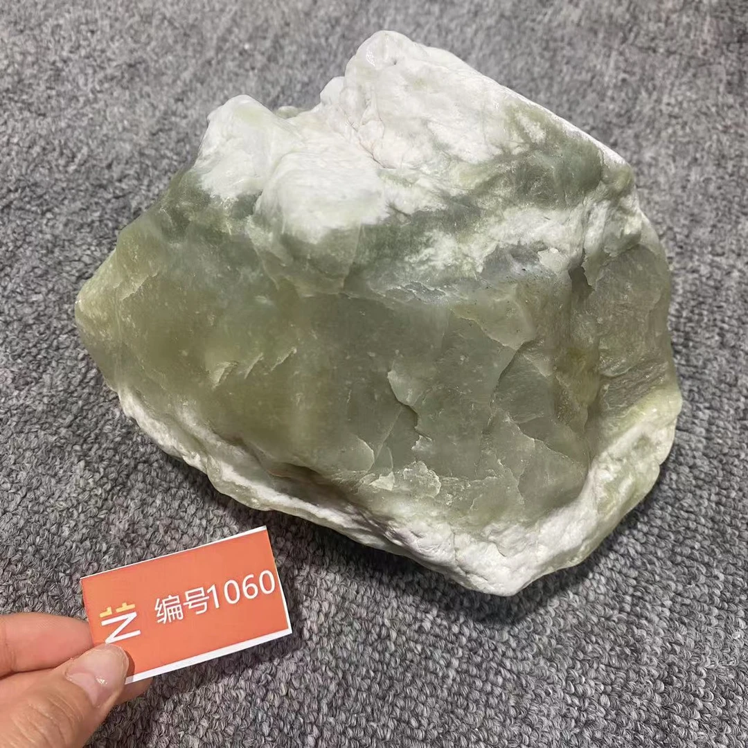 新疆玉料原石发一件编号1060