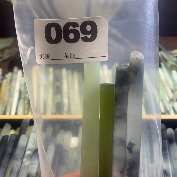 钱***钱蛇纹石玉未镶嵌发饰