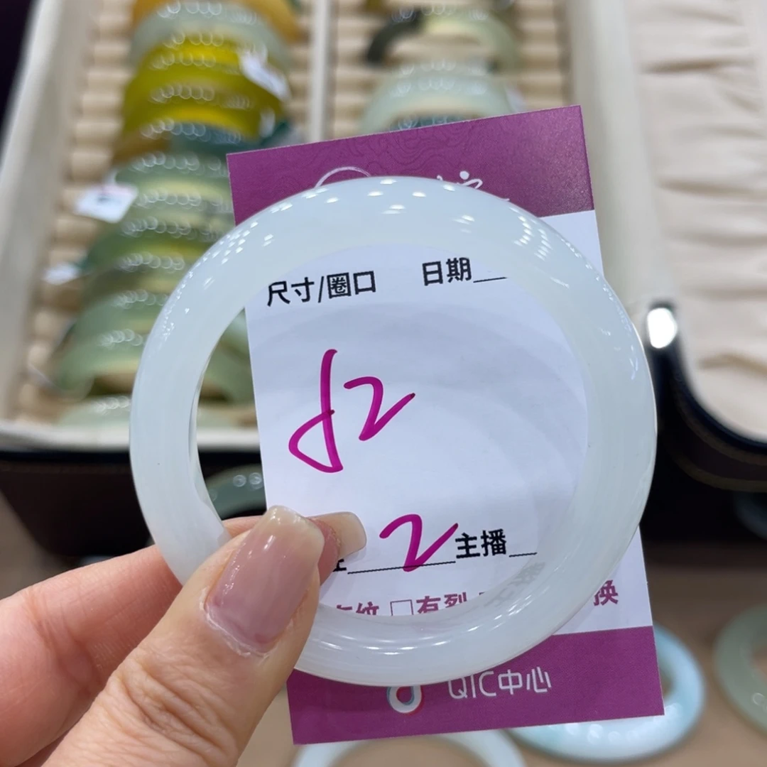 C***e蛇纹石玉未镶嵌手镯