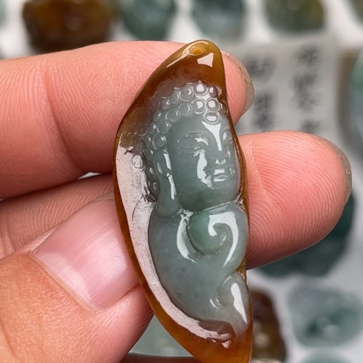 翡翠未镶嵌颈饰佛头