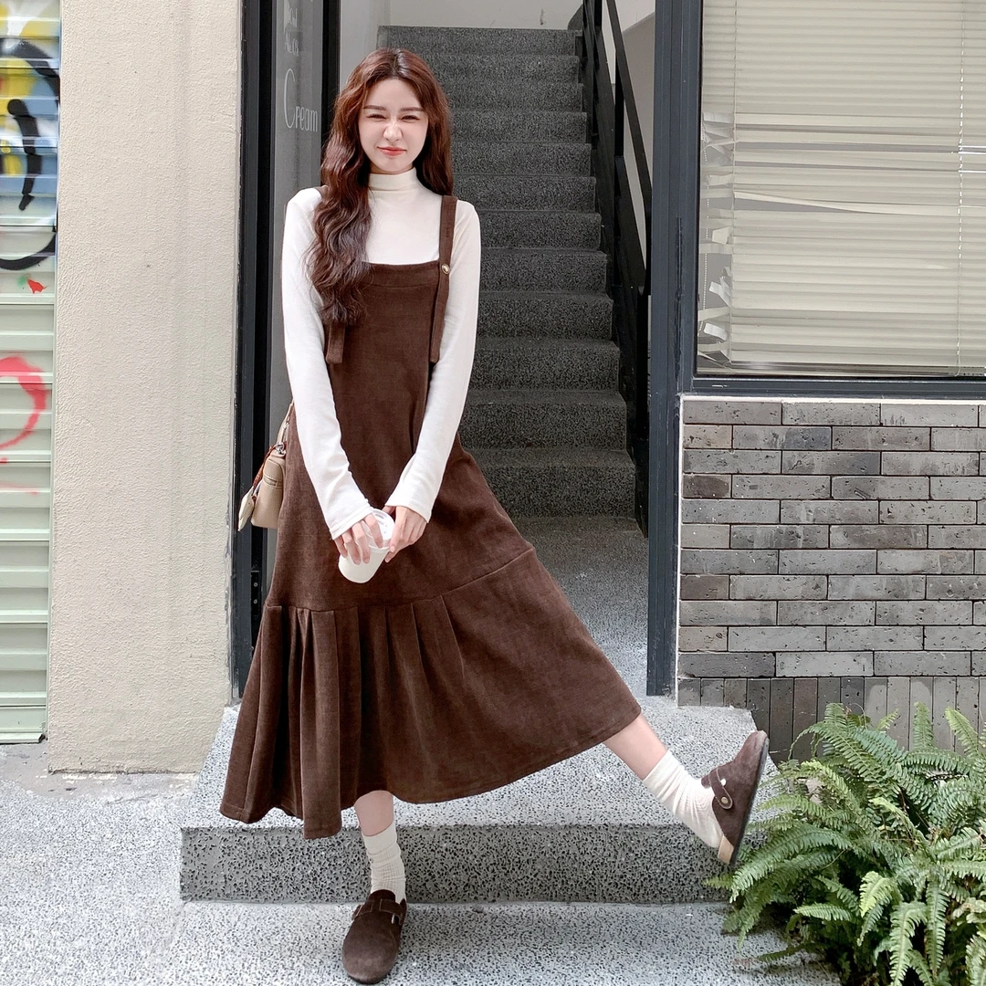 咖色针织设计感背带气质套装女2025秋冬温柔风打底衫显瘦两件套