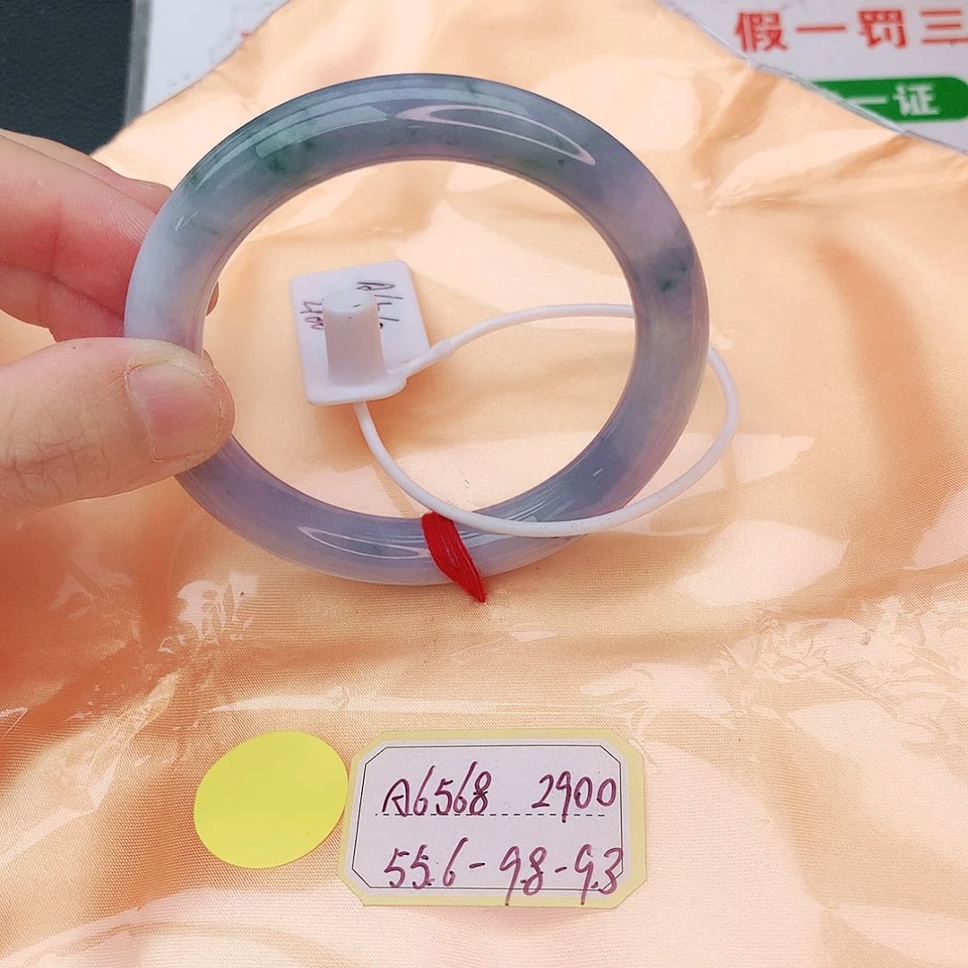 翡翠手镯未镶嵌翡翠