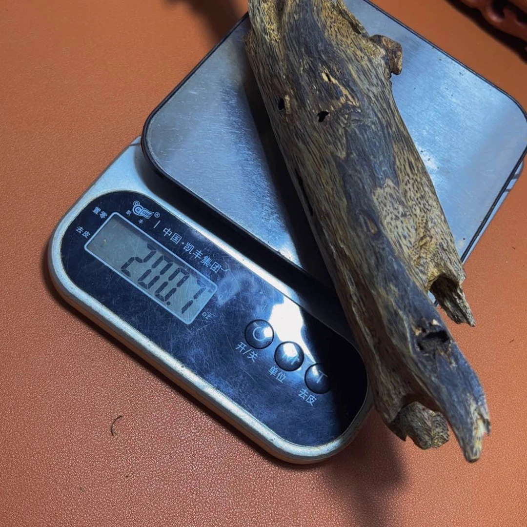 沉香手把件菩**肠沉香棋楠料