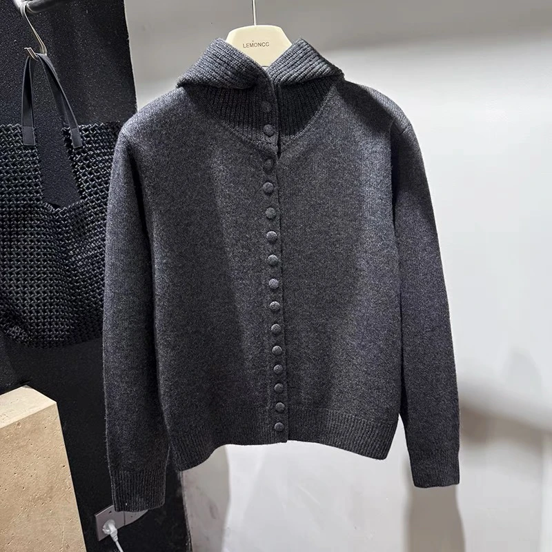 【段公子甄选】新款连帽针织衫女时尚内搭柔糯高领排扣毛衣开衫