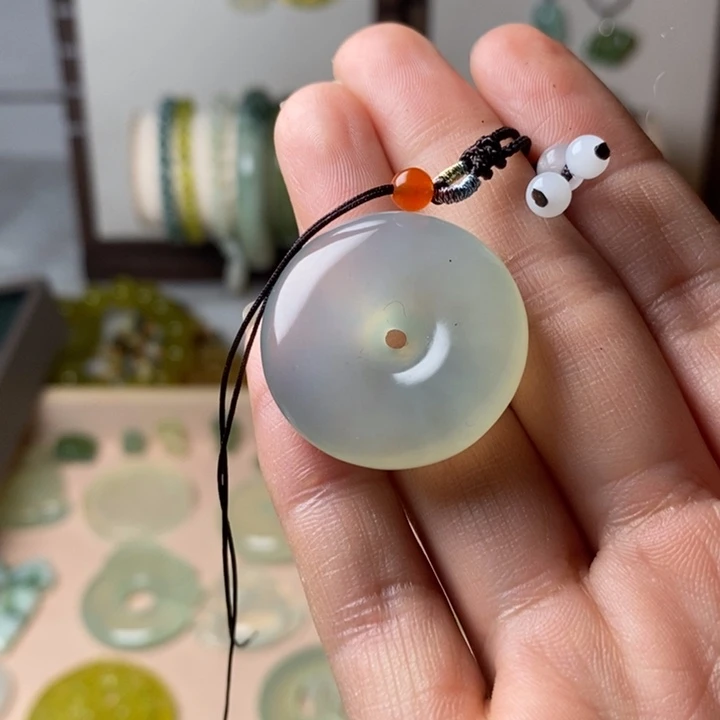 蛇纹石玉颈饰未镶嵌