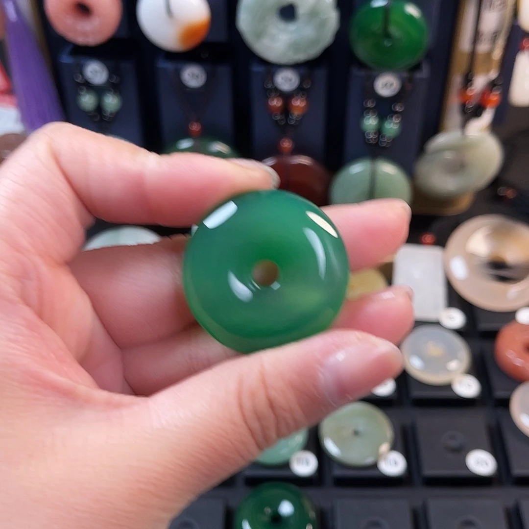 颈饰未镶嵌石英质玉大**饭