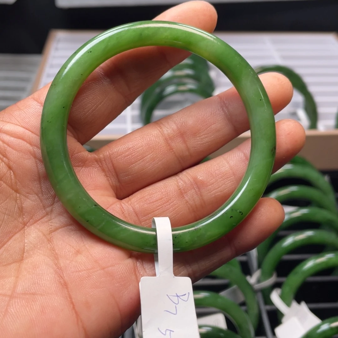 和田玉（碧玉）手镯未镶嵌瑕疵款