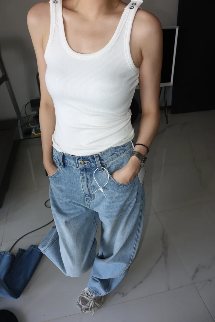 KIOKWANG//做旧复古水洗 挺括镰刀型高腰宽松阔腿弯刀牛仔裤