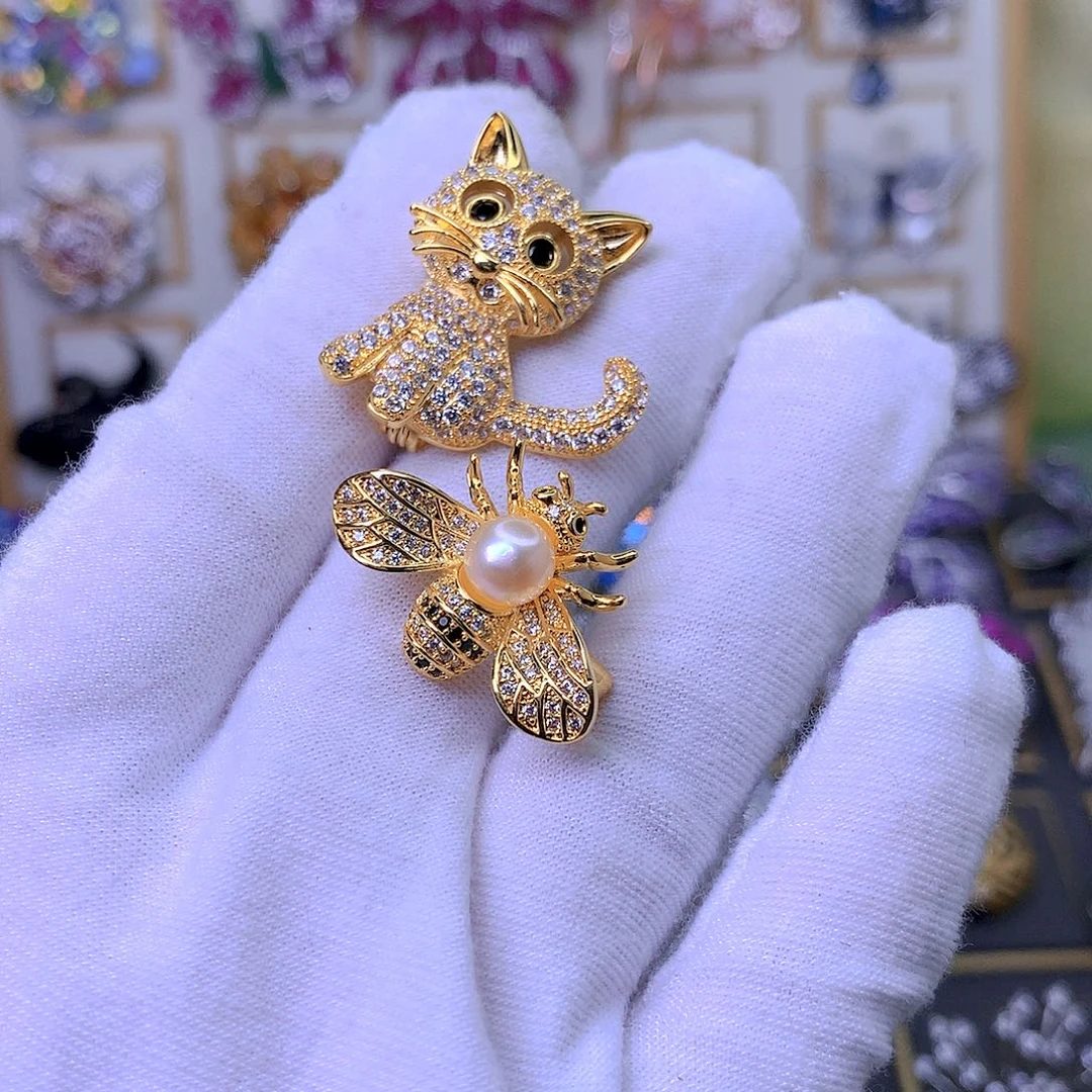 合成立方氧化锆铜胸针2个