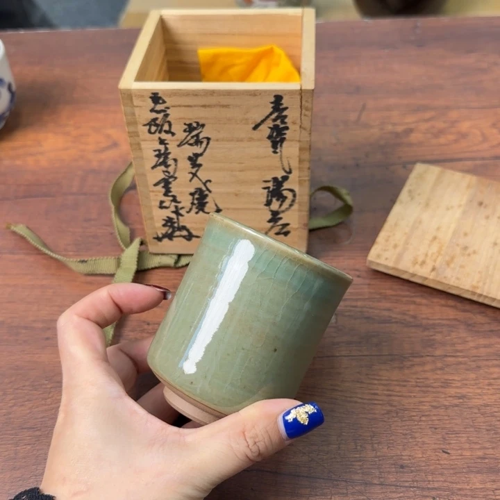 一个陶瓷物件哈哈哈哈