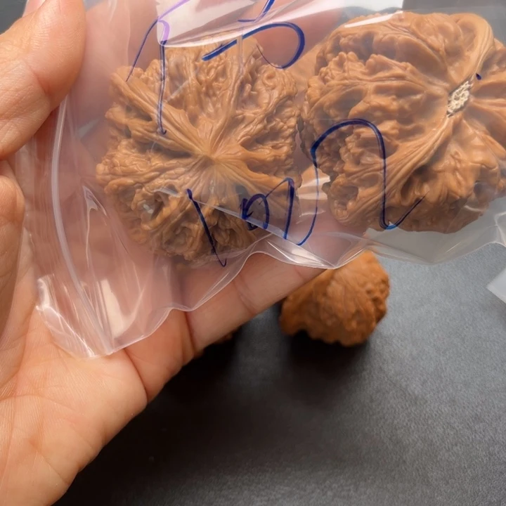 ****伟吊坠桃核47大粗筋