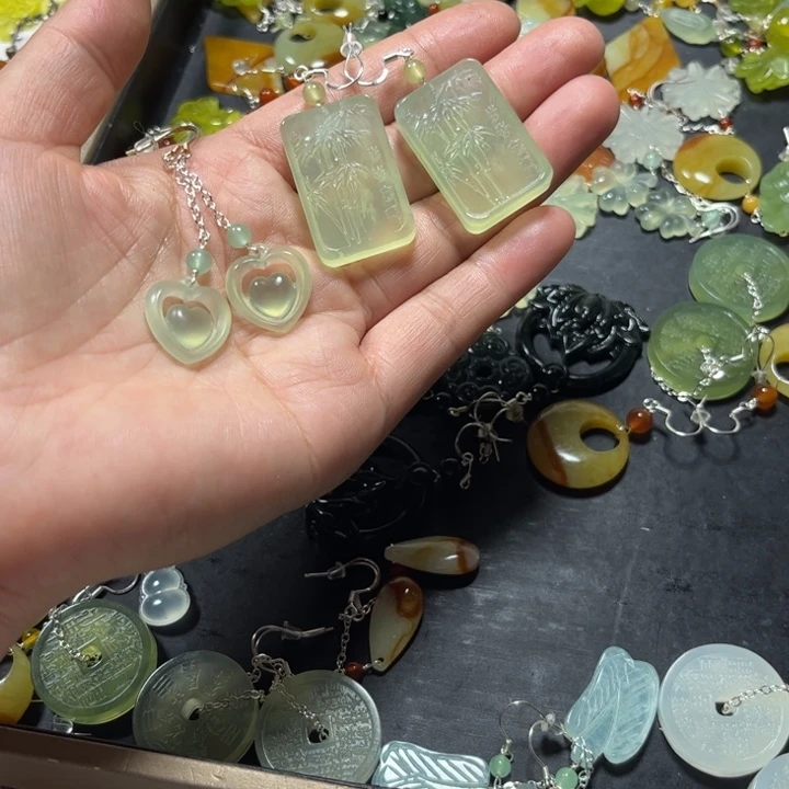 蛇纹石玉合金耳饰