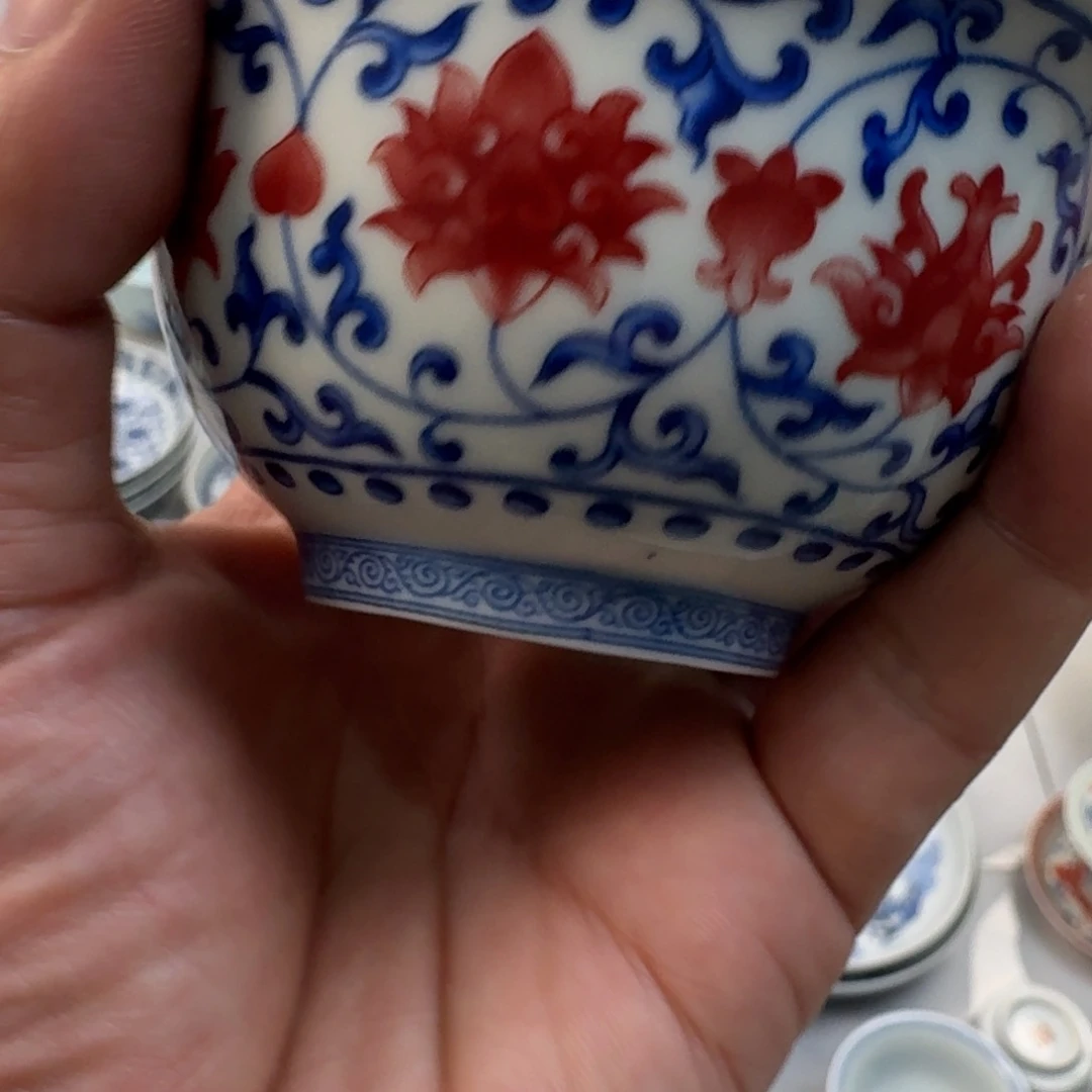 杯釉里红缠枝莲大压手