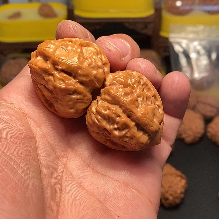 文玩核桃吊坠36尺，蛤蟆透