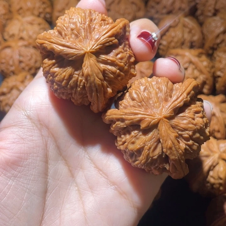 云****文玩核桃吊坠白狮子