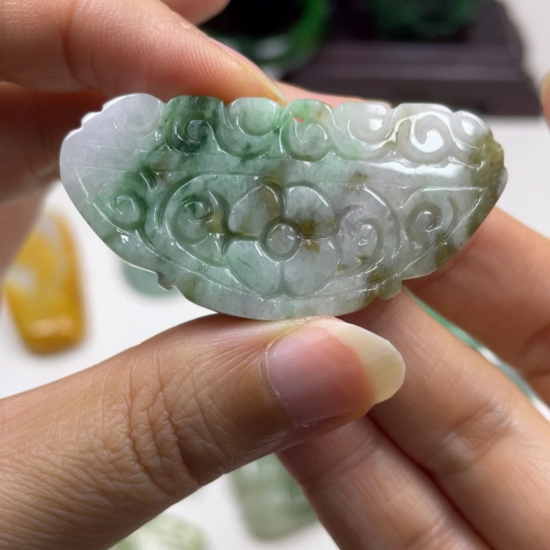 翡翠未镶嵌颈饰牌子