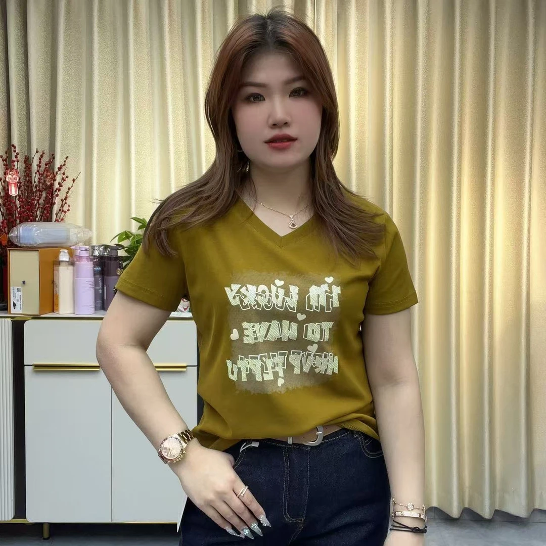 小鑫肝@现货浮力正肩V领英文字母印花烫钻休闲百搭T恤 2082