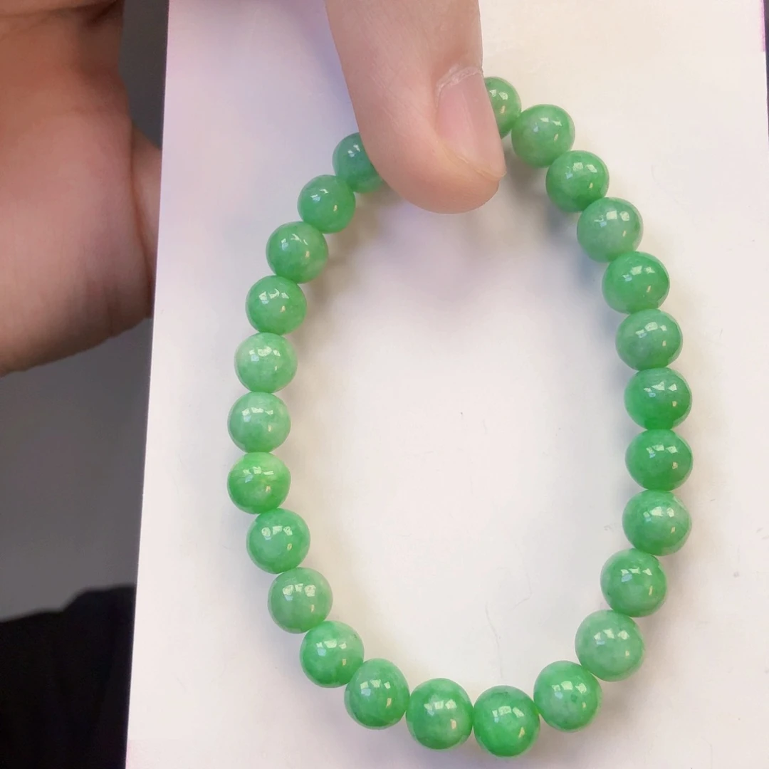 翡翠未镶嵌颈饰一件