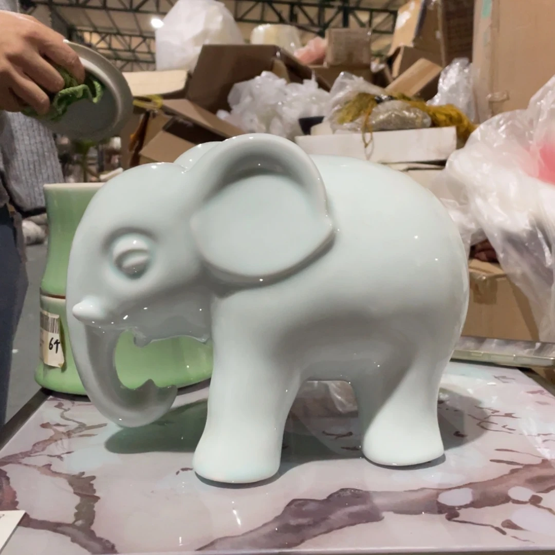 陶瓷花瓶，家具摆件。