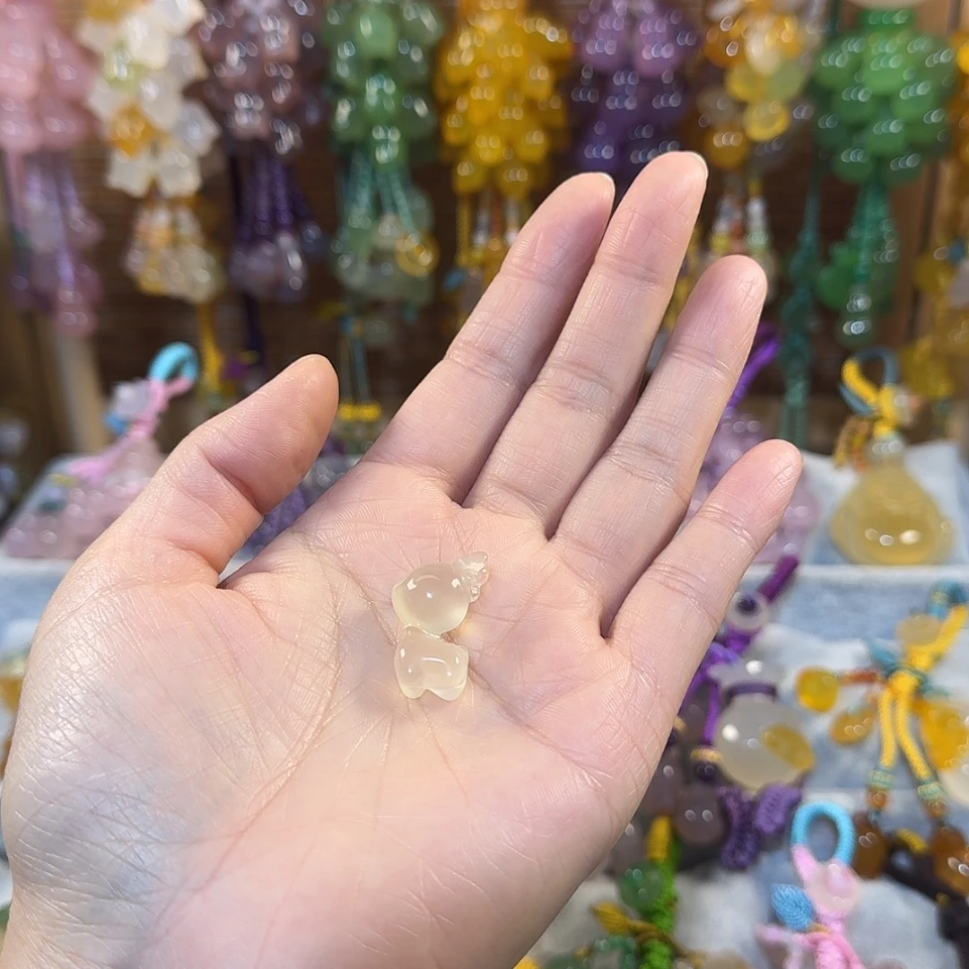 临***汤玛瑙/玉髓未镶嵌手机挂件