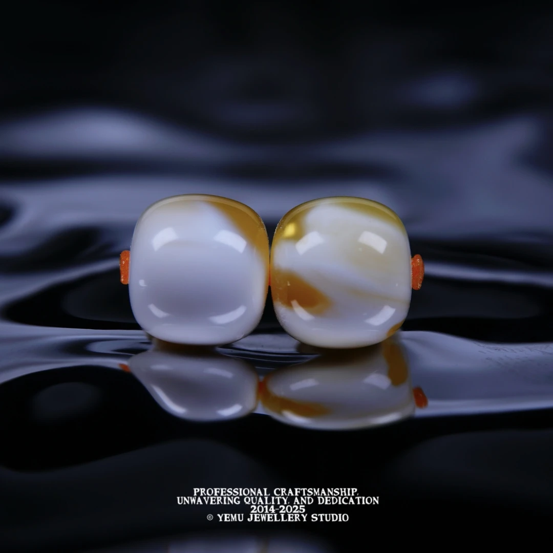 S3（9.3mm)9毫米金漆白溶洞老型对珠  一物一拍 天然俄料蜜蜡