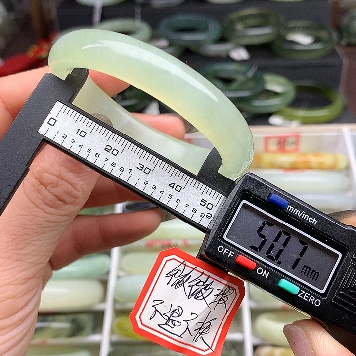 蛇纹石玉手镯未镶嵌712