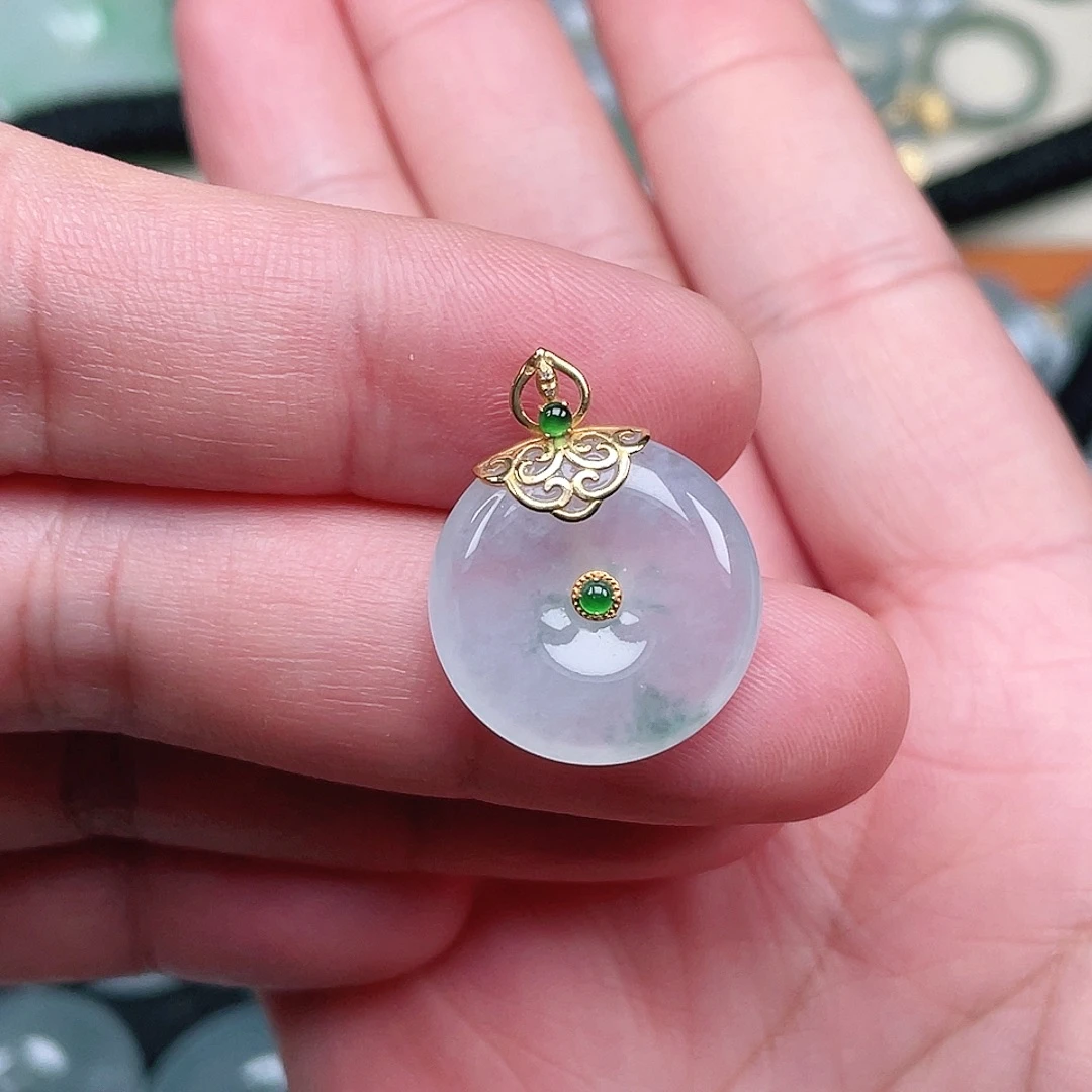 翡翠未镶嵌颈饰平安扣