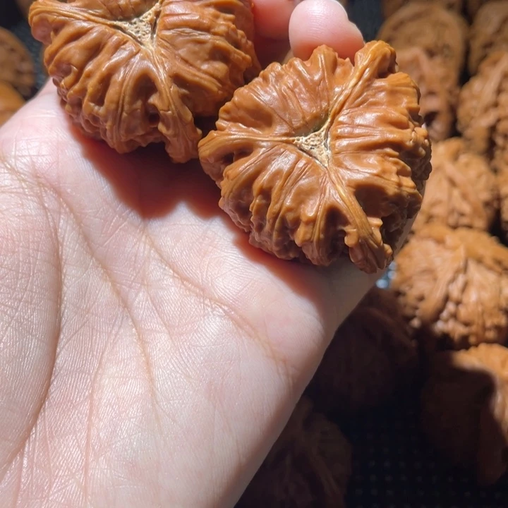 ～***～吊坠桃核小妹三棱